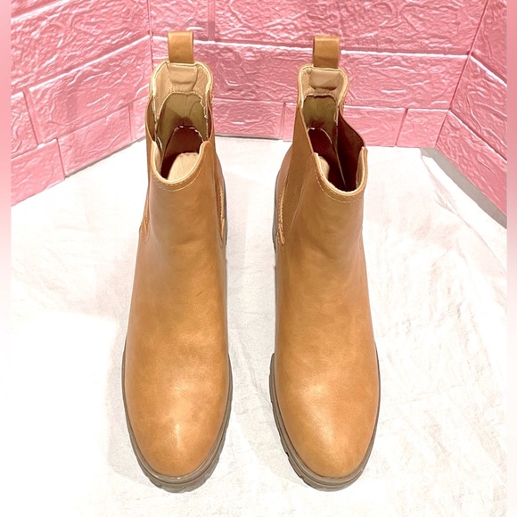 🛍️ZBY Women's light brown Ankle slip on Boots Lug Sole Size 6 BRAND NEW - Picture 5 of 7